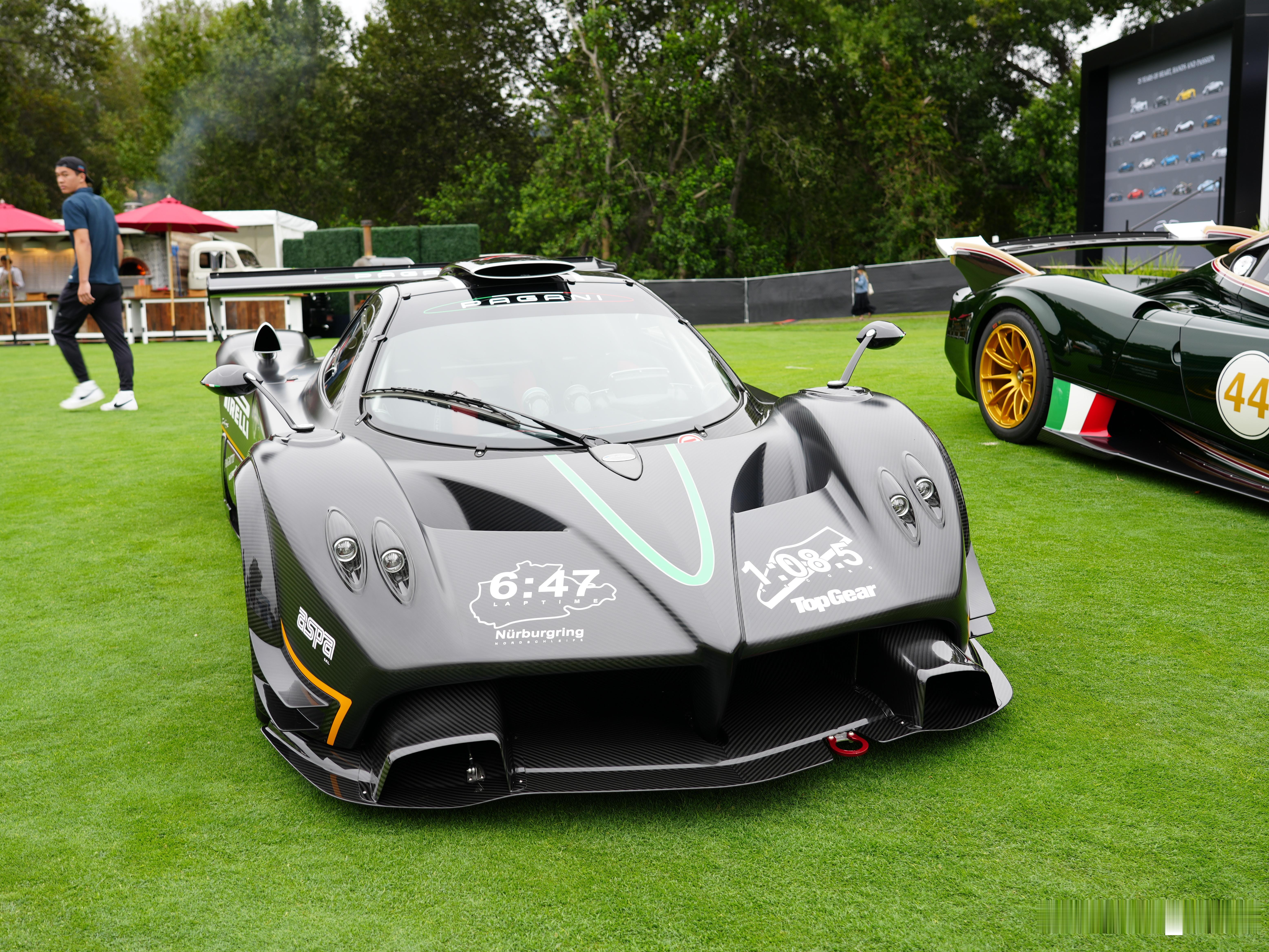 去年在美国见到的Zonda R ZR12，Zonda R面世时，官方宣称限量15