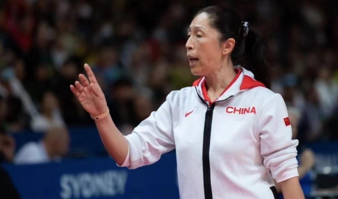 中国女篮热身赛1胜4负，五问主教练郑薇为什么？
 
1、虽说热身赛我们不看中胜负