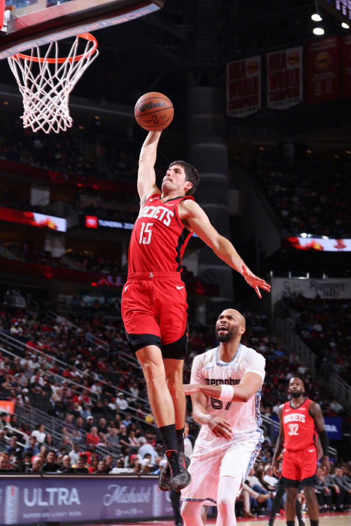 众望所归！湖人火箭双向奔赴 随着马刺最后时刻三分连续不中，掘金赢下了比赛坐稳了西