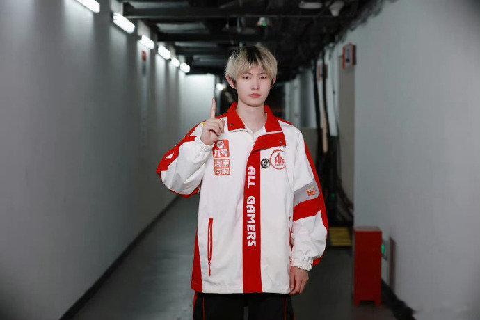 一诺祝小王生日快乐越来越好一诺祝小王生日快乐 ​​​一诺祝小王生日快乐越来越好 