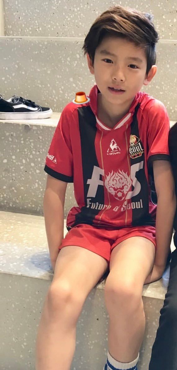主训FC首尔青训队新照片！！当年还是青训小将的主训，十年后竟然拍起了世界杯应援视