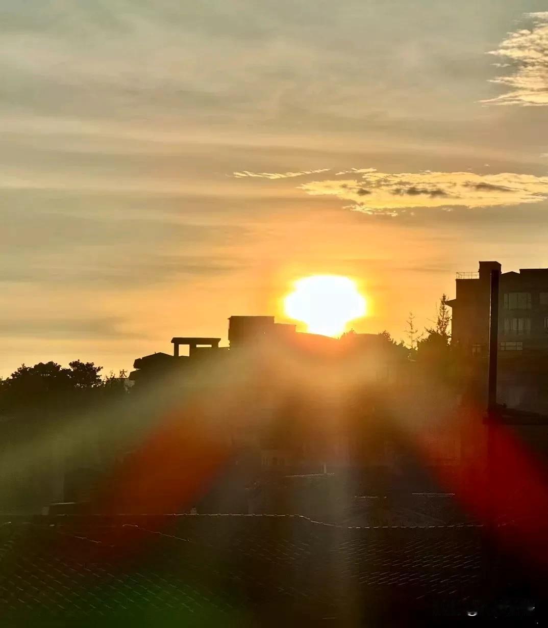 When a person tiptoes hard to get close 