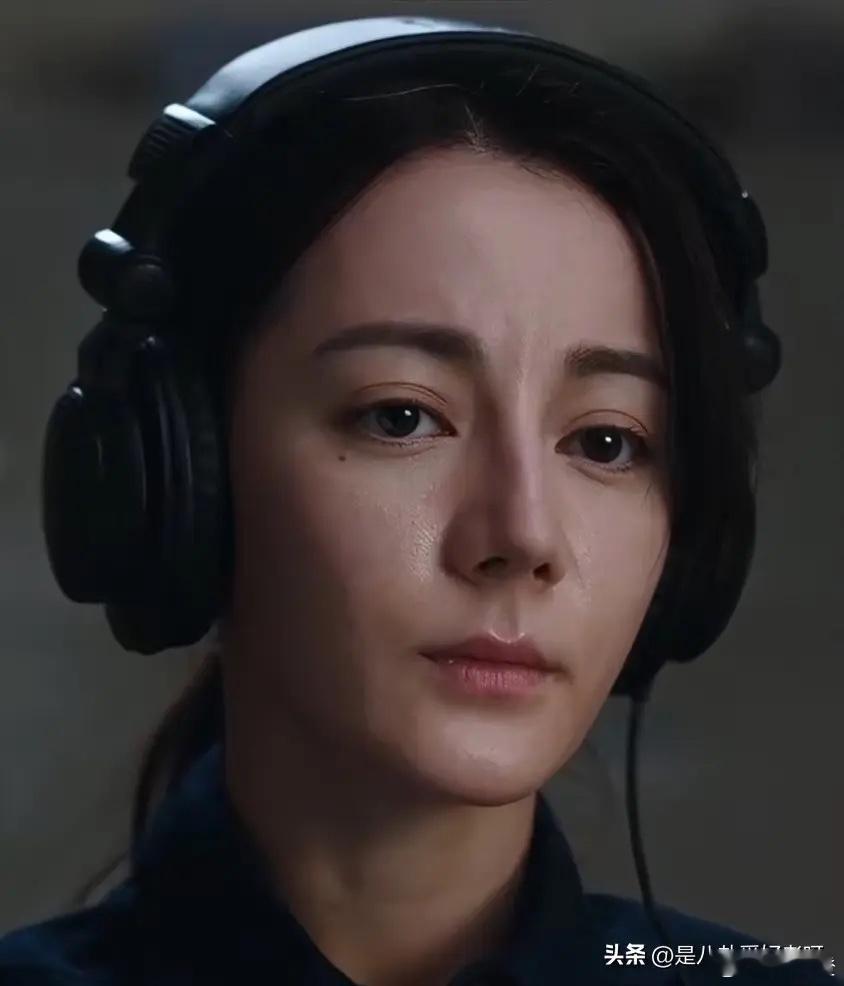 迪丽热巴这次真的给演员们上了生动一课！她向来是大家公认的大美女，身材绝佳、演技出