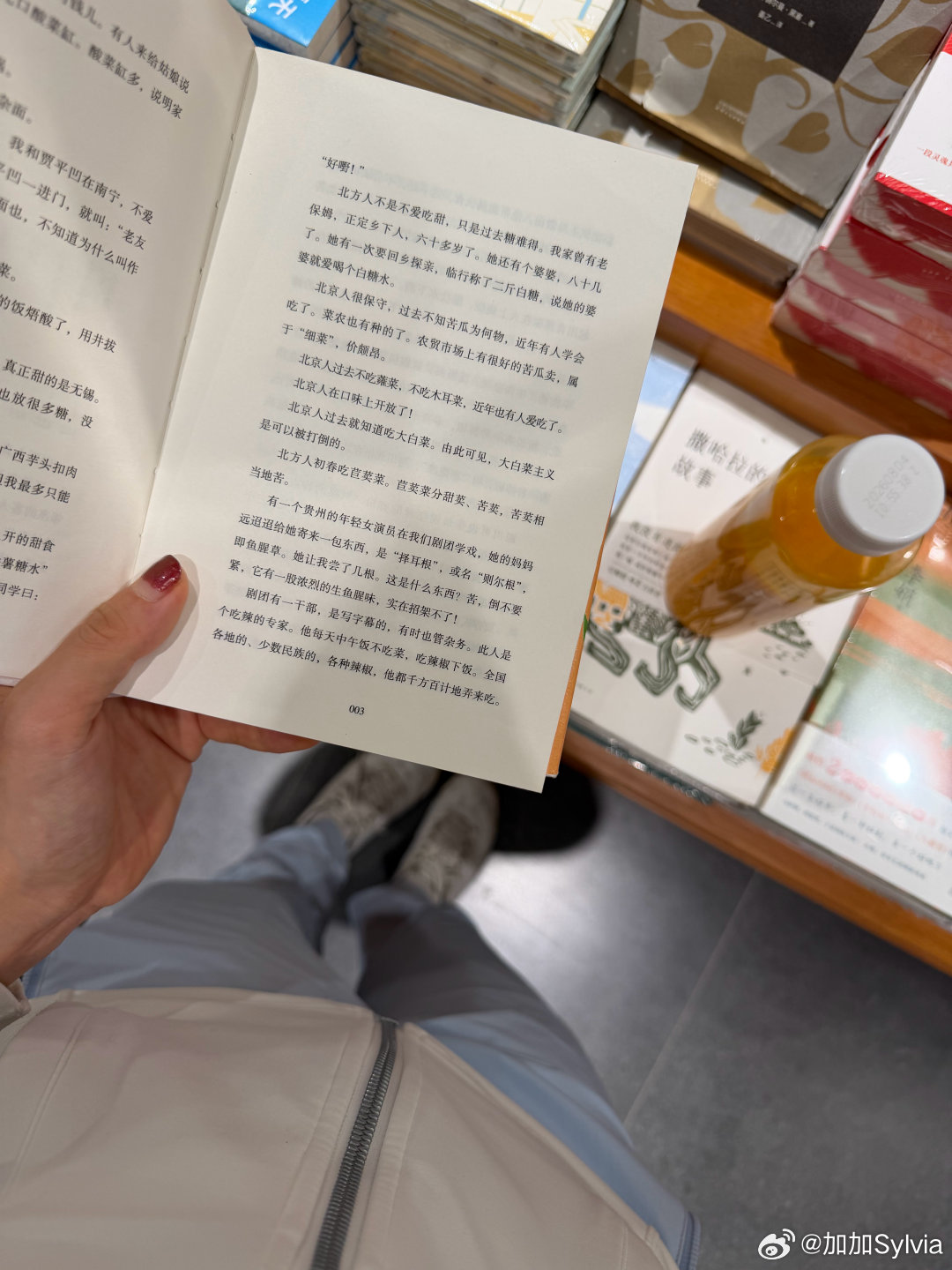 第一次读到高邮咸鸭蛋以后，就爱上阅读汪曾祺写吃的文字。我会近乎贪婪地读这些，就好