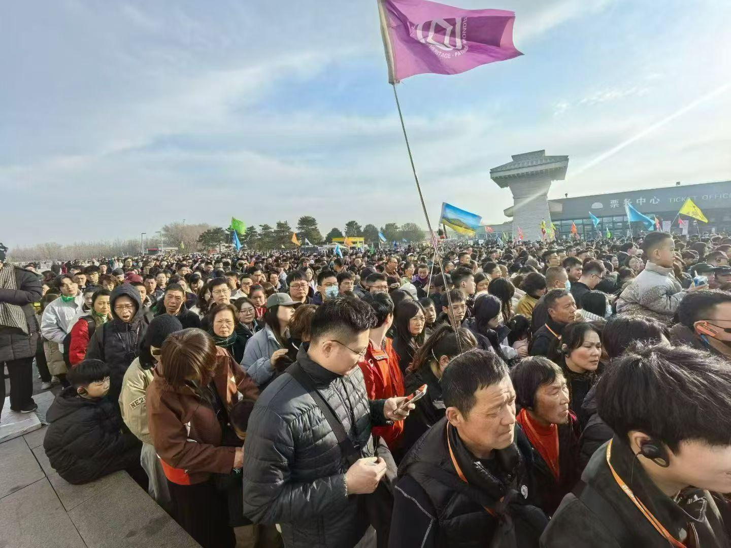 今天兵马俑的人，对于秦始皇来说依然是小场面。去兵马俑可以找我们团队讲解