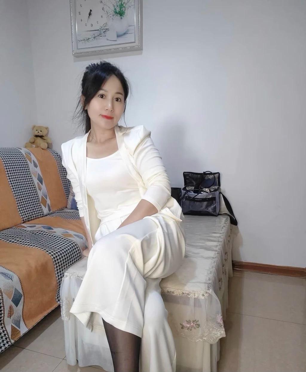 对穿白色衣服的少妇没有抵抗力