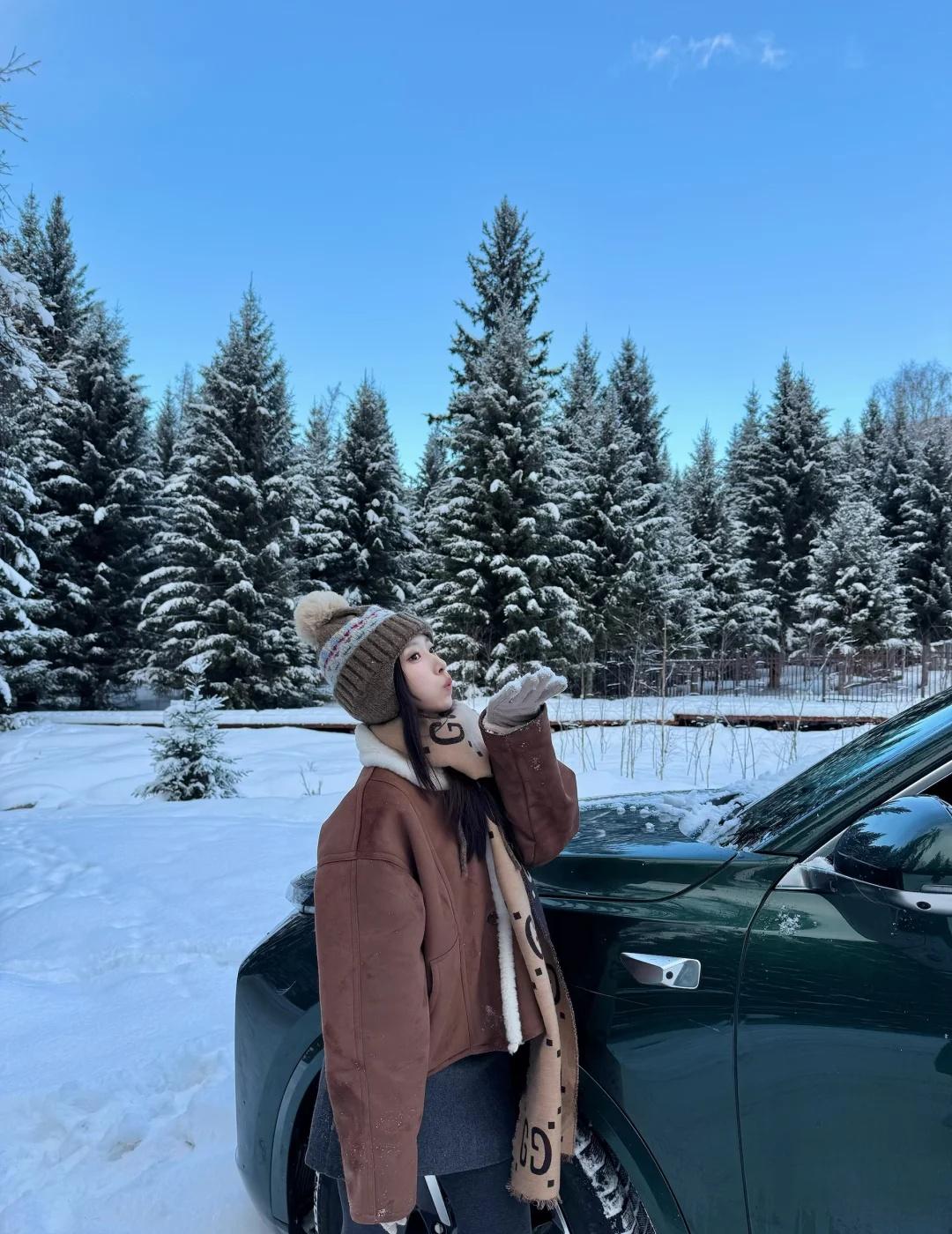 自驾十一月的白哈巴❄️🦌
看到美景就停在路边拍照
随手拍都是风景呀
美美出片噜