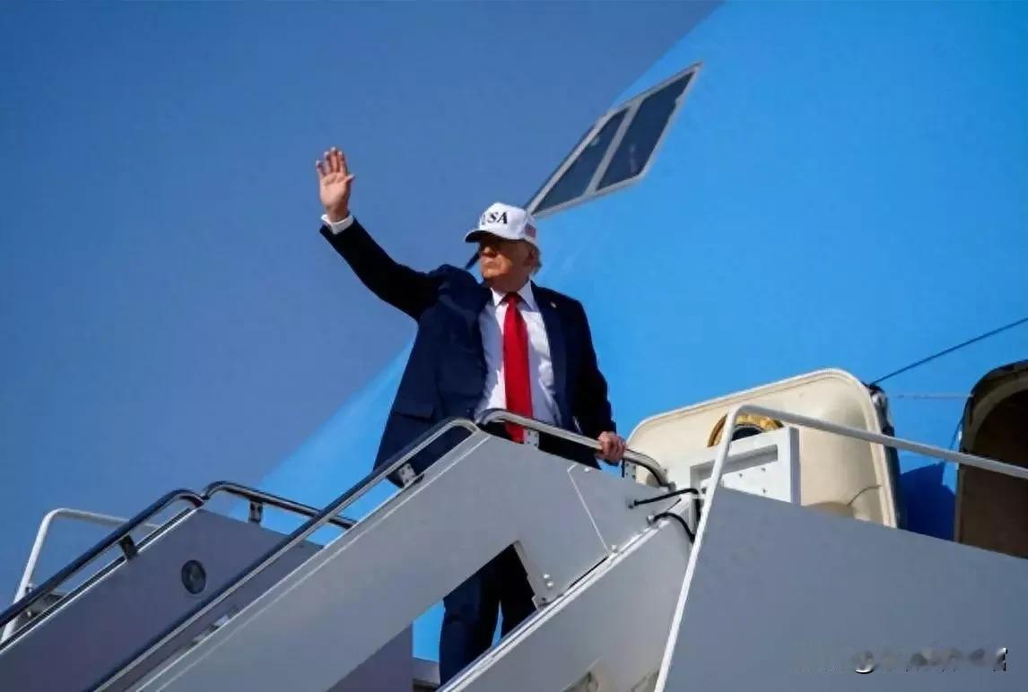 特朗普亚洲之行开启，在“空军一号”上喊话：希望中方能帮帮我们

这位前总统的隔空