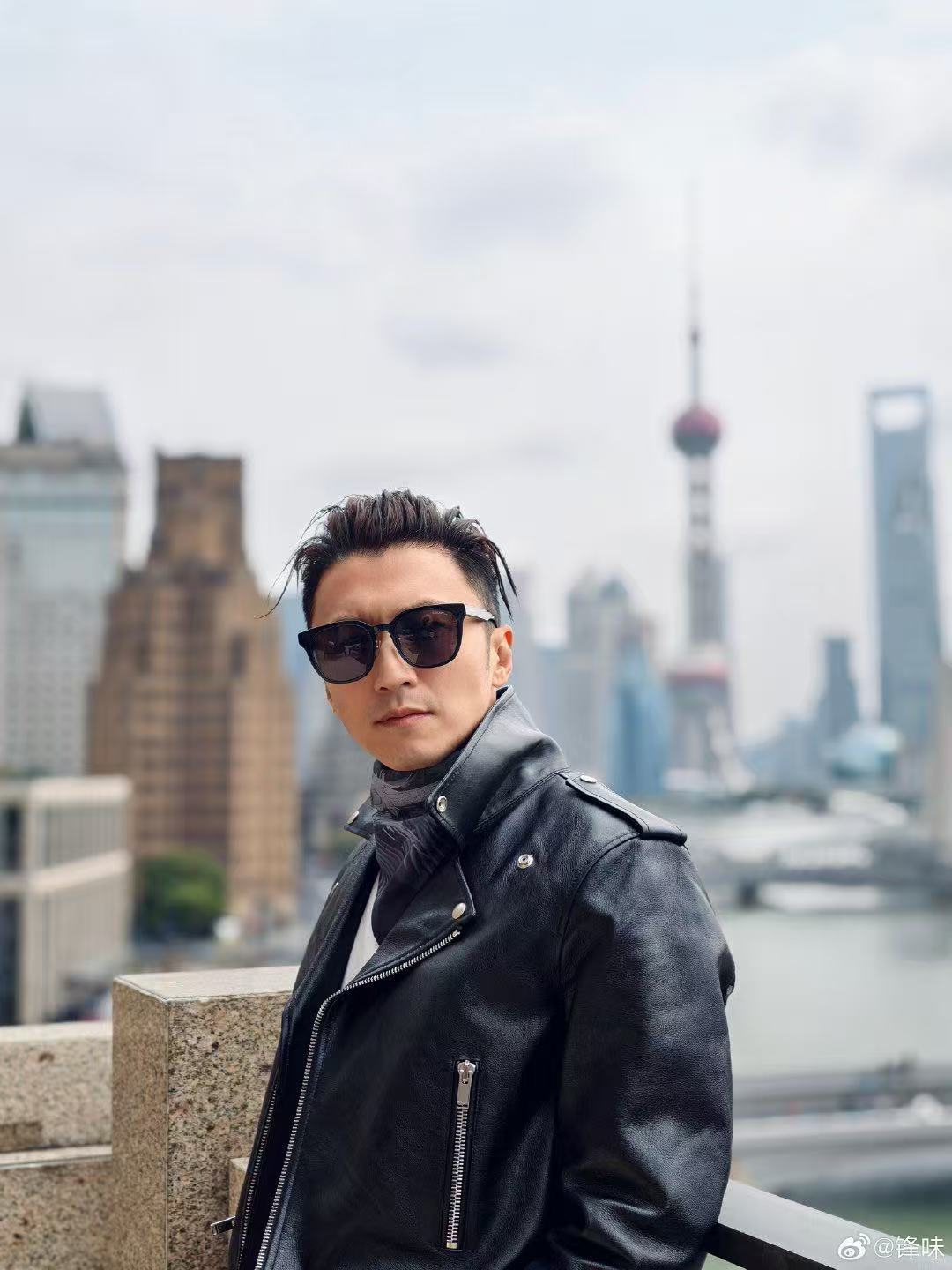 谢霆锋观赛F1 谢霆锋F1晒照 3月15日，谢霆锋晒观赛F1的照片！ F1 