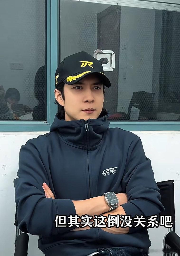 他这个衣服，看得我不敢想他穿阿迪有多帅