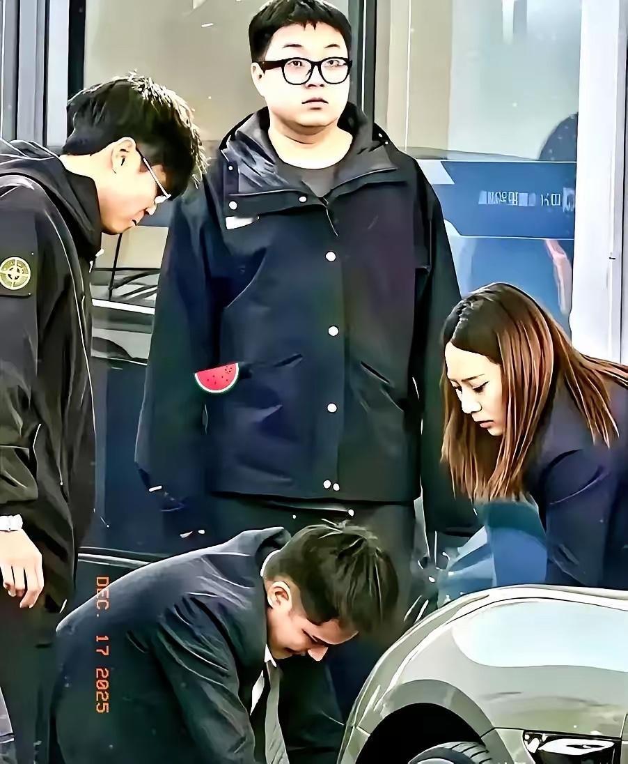 该心疼这个肇事者，还是心疼死者呢？

肇事者“清澈且愚蠢”的眼神仿佛透着“不关我