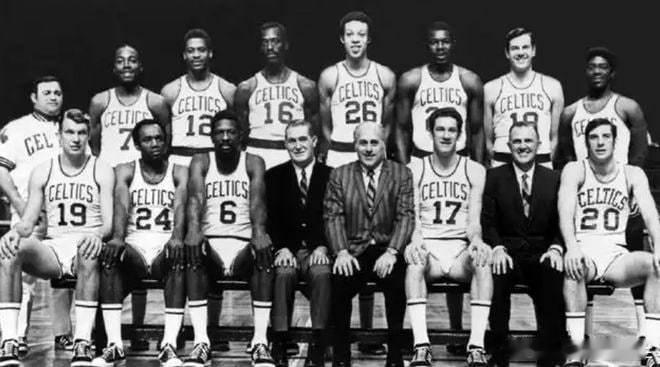 伊戈达拉点名NBA王朝：真正配得上“王朝”二字的，历史上只有这几支近日，勇士冠军