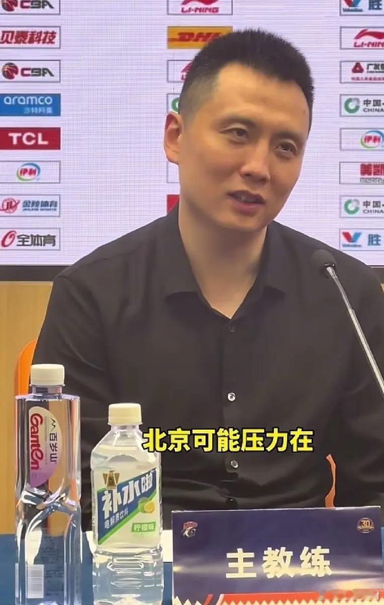 卢伟想出奇招！上海男篮与北京男篮在前两场打平后，前者因为错失一个主场优势，被认为