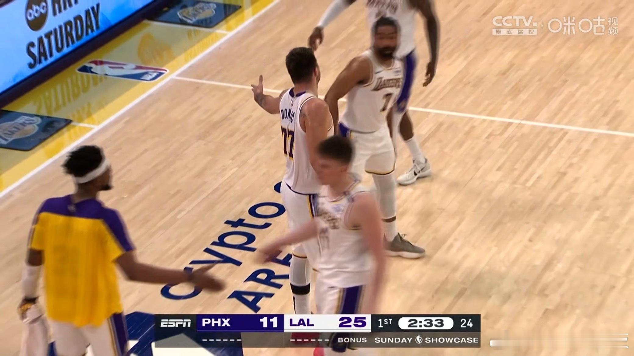 东契奇大空位三分命中！湖人25-11领先14分太阳vs湖人 ​​​