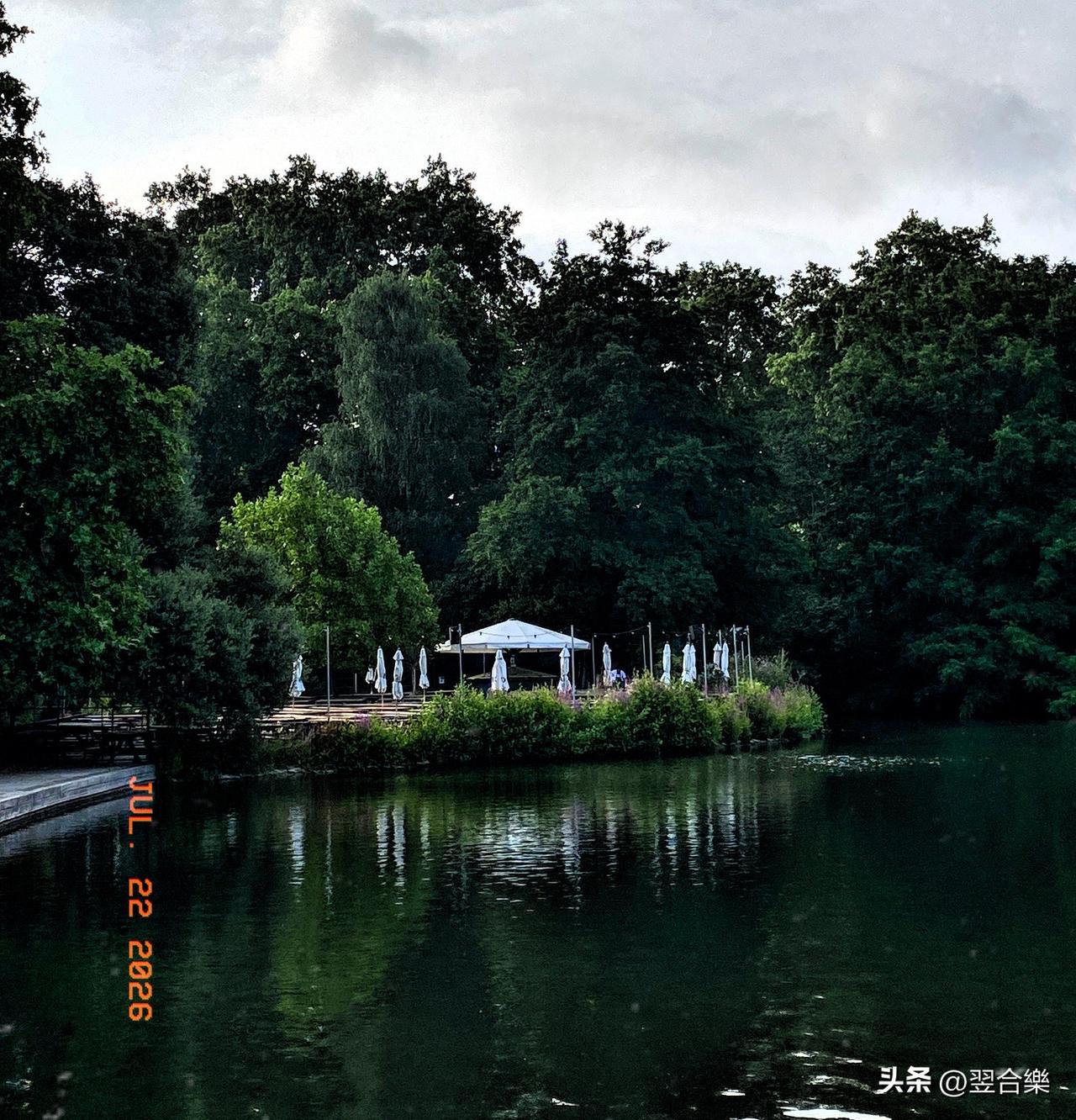 巴特西公园的早晨简直是人间仙境！我起了个大早去晨跑，一进公园就被宁静的氛围包围。