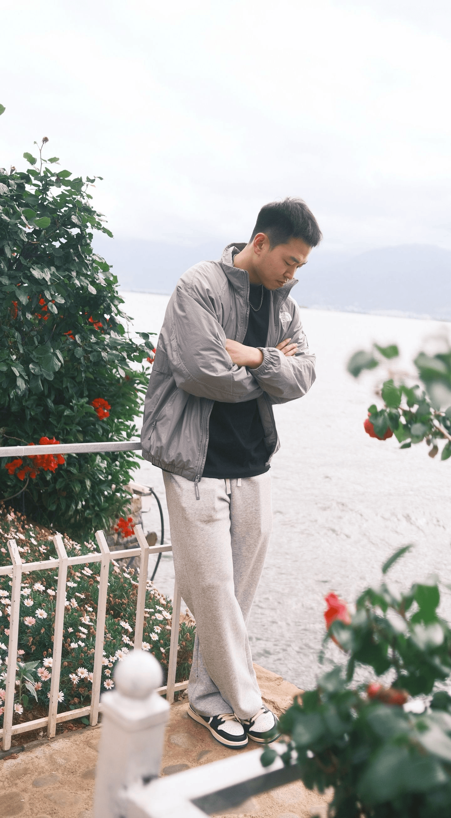 邬挺嘉社媒分享最新生活图集并配文：一切都是最好的安排
