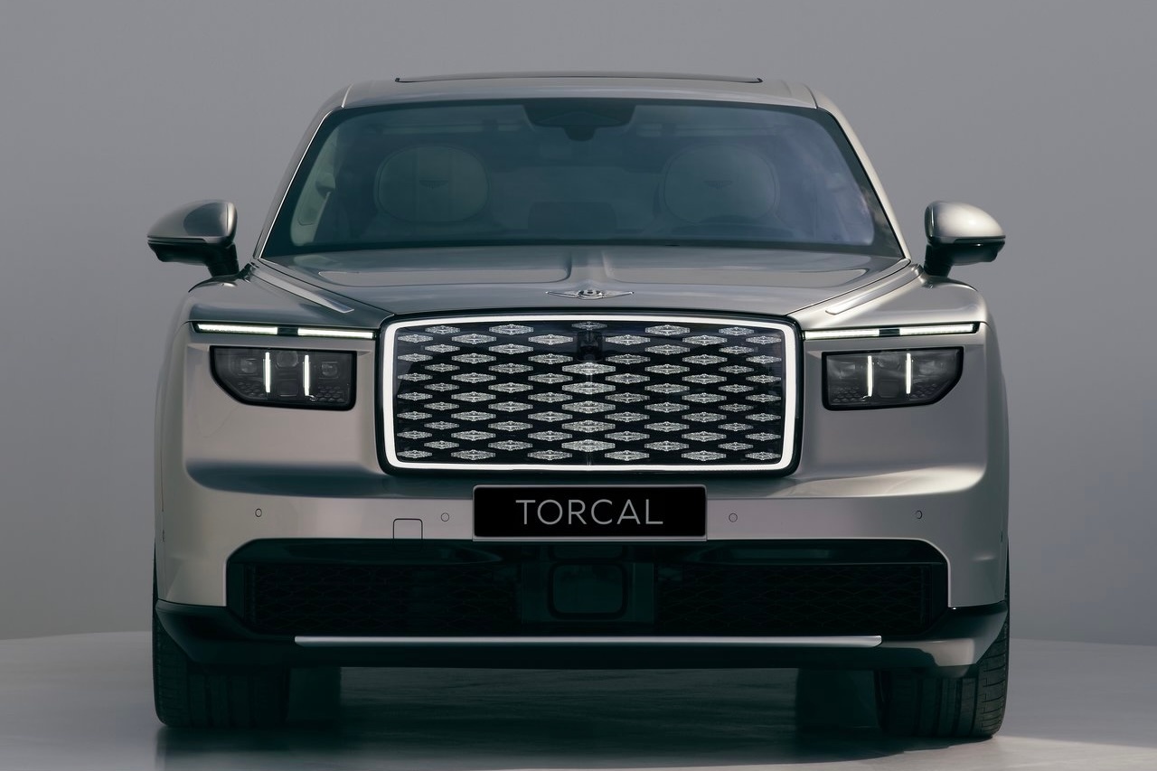 宾利Torcal托卡尔发布，品牌首款纯电SUV。888马力，1350牛·米，0-
