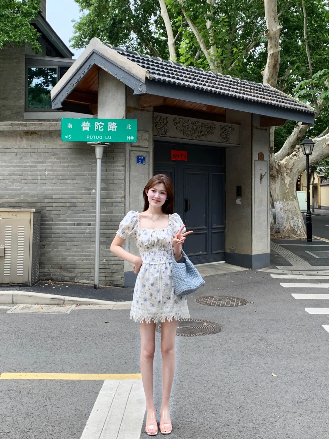斥巨资买了件法式蕾丝小碎花……