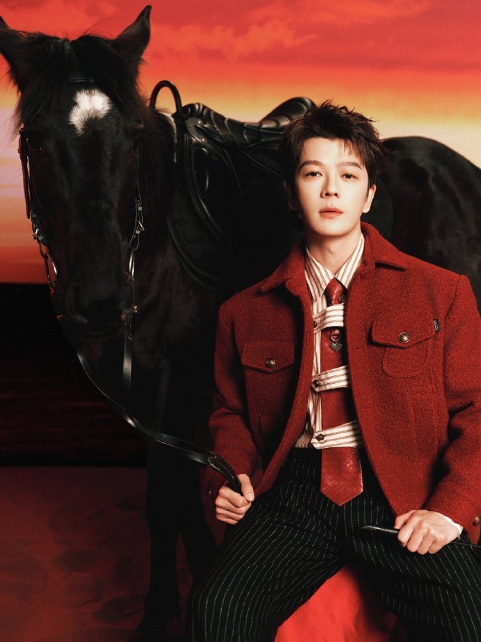 王栎鑫春晚掌上明珠王栎鑫三春掌公主 王栎鑫春晚掌上明珠，连续三年春晚掌镜转场，王