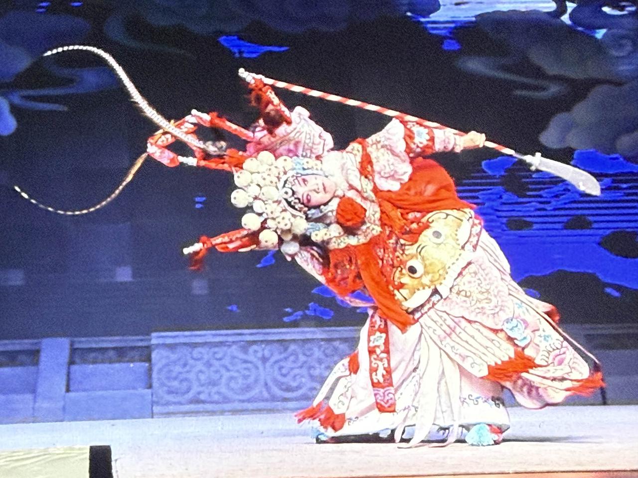 今天抓拍到几张照片还可以，手机拍佳能相机屏幕效果这样的，实际高清原图还在相机里，