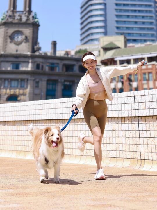 快跟着狗狗领跑员🐶来马路上遛风