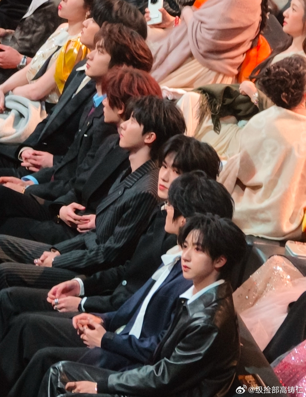 你看小炸笑得出不 