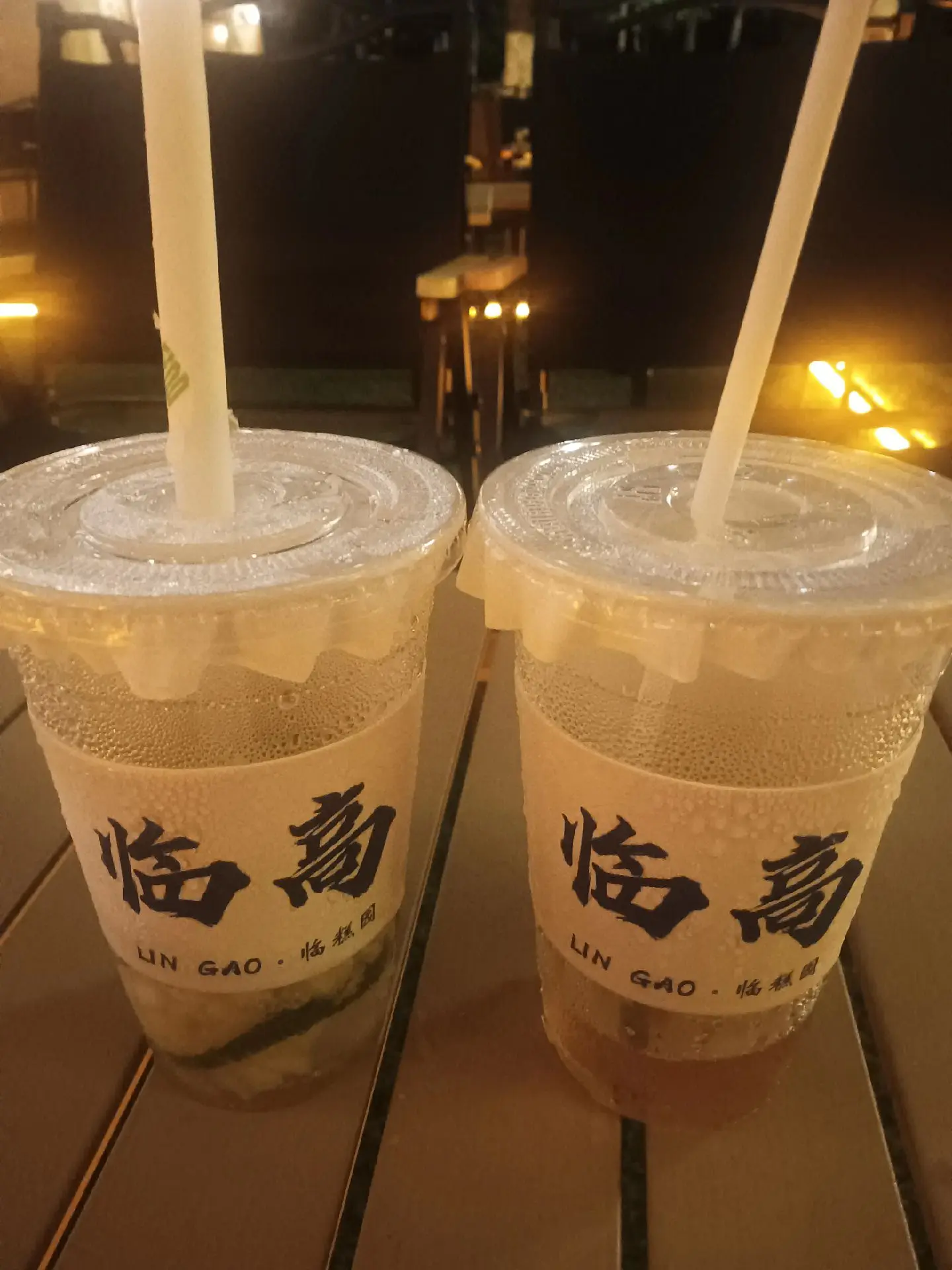 品尝饮品