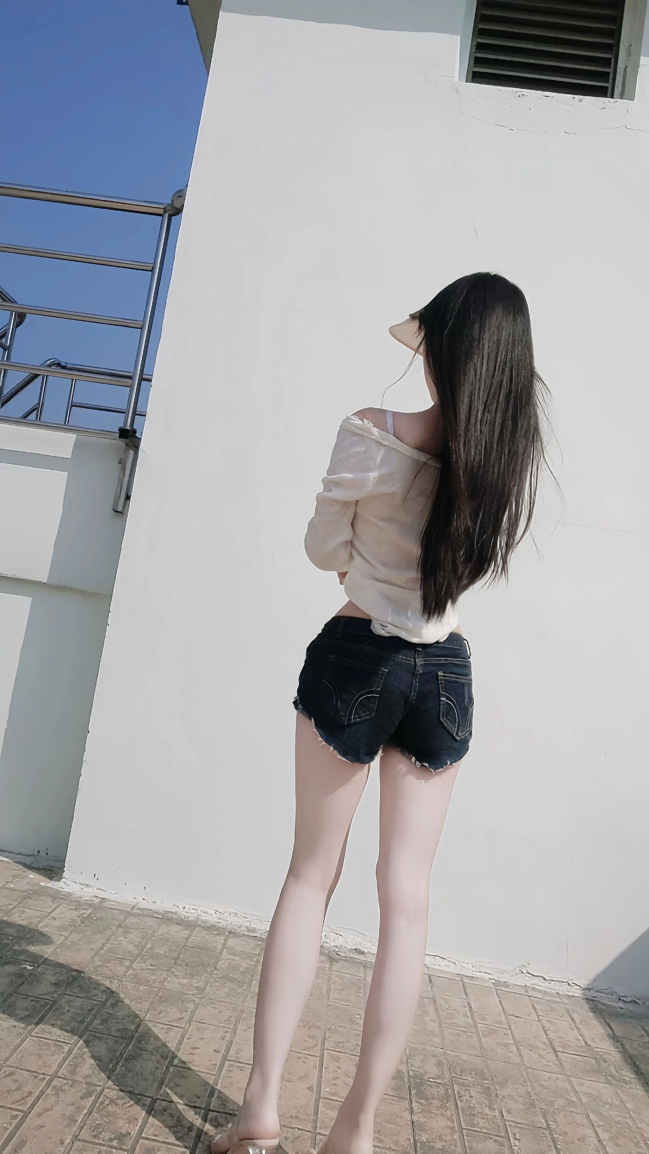 新年第一大无语事件 在路边等人被黄毛骚扰