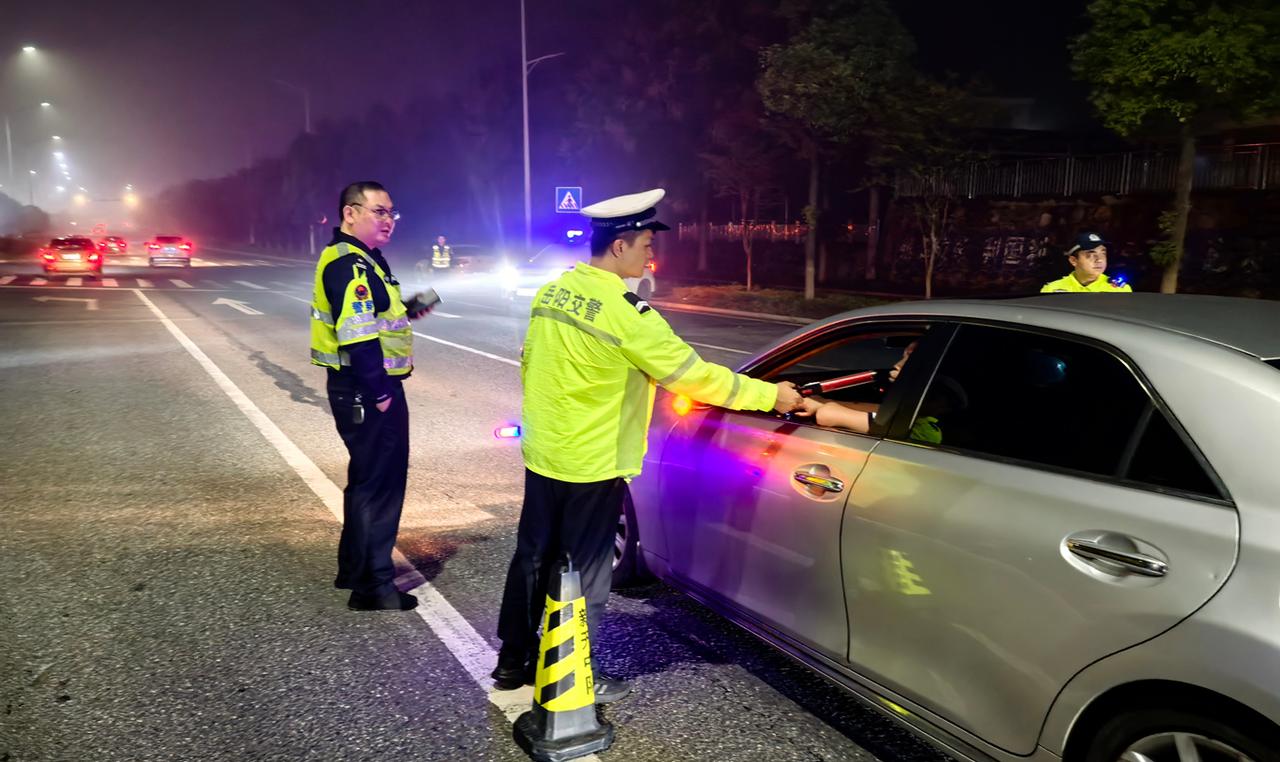 男子醉驾昏睡车辆自动报警，辩称自首算自首吗
 
大家好，我是安剑律师事务所周兆成