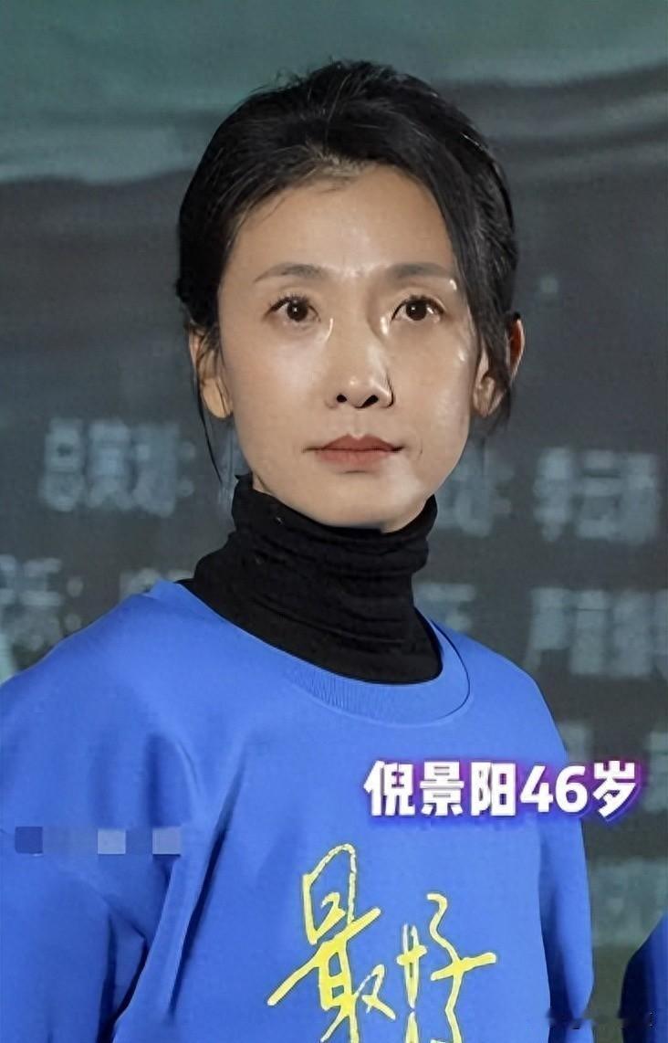 182厘米的她站在校门口，谢晖165厘米在球场边练台词，孩子书包带子断了第三回。