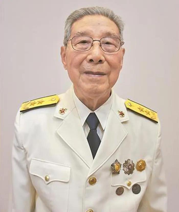 原海军政委魏金山同志，因病于2023年12月8日在南京逝世，享年96岁[蜡烛]。