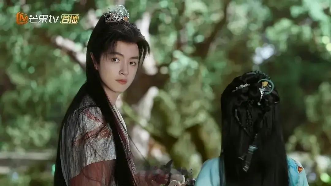 无人在意的角落，张凌赫又被男二艳压了 ​​​