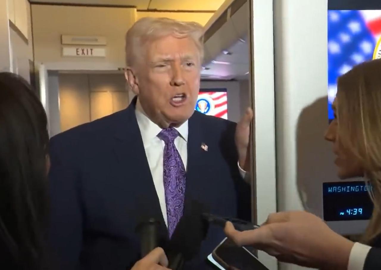 特朗普结束5天感恩节假期返回华盛顿！

途中在接受记者采访时表示，自己刚做过核磁