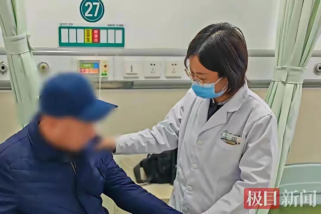 治病见效患者悄悄转200元，医生为何坚决不收？背后原因太暖心
 湖北襄阳，手机聊