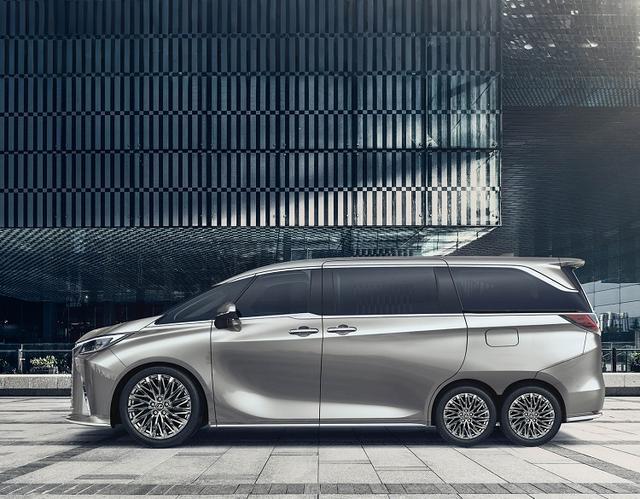 10月29日2025日本移动出行展一开幕，雷克萨斯就扔出王炸——全新LS系列概念