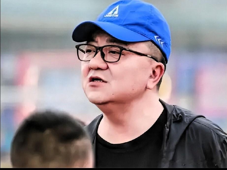 我认为董路取消戴佑涵前往巴西参赛的资格，这一举措十分正确。
董路所带领的中国足球