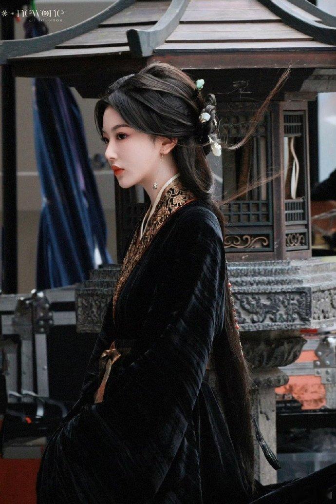 孔雪儿天行九歌路透动漫粉真的被孔雪儿的紫女路透打动，一身战国袍氛围感十足，没有过