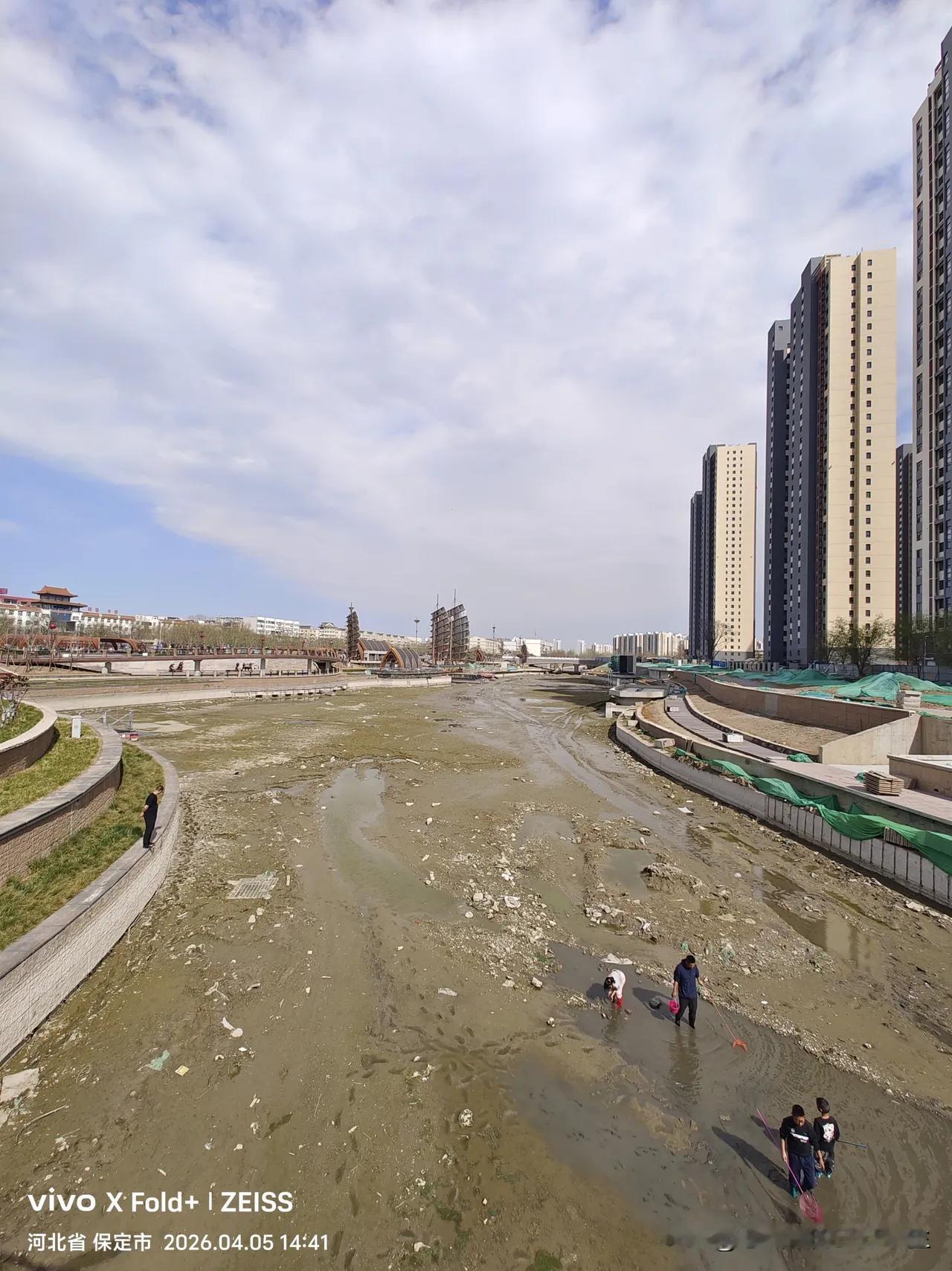 实拍保定府河！补水后大变样，6月有望再次通航!

保定府河春季补水持续中

照片