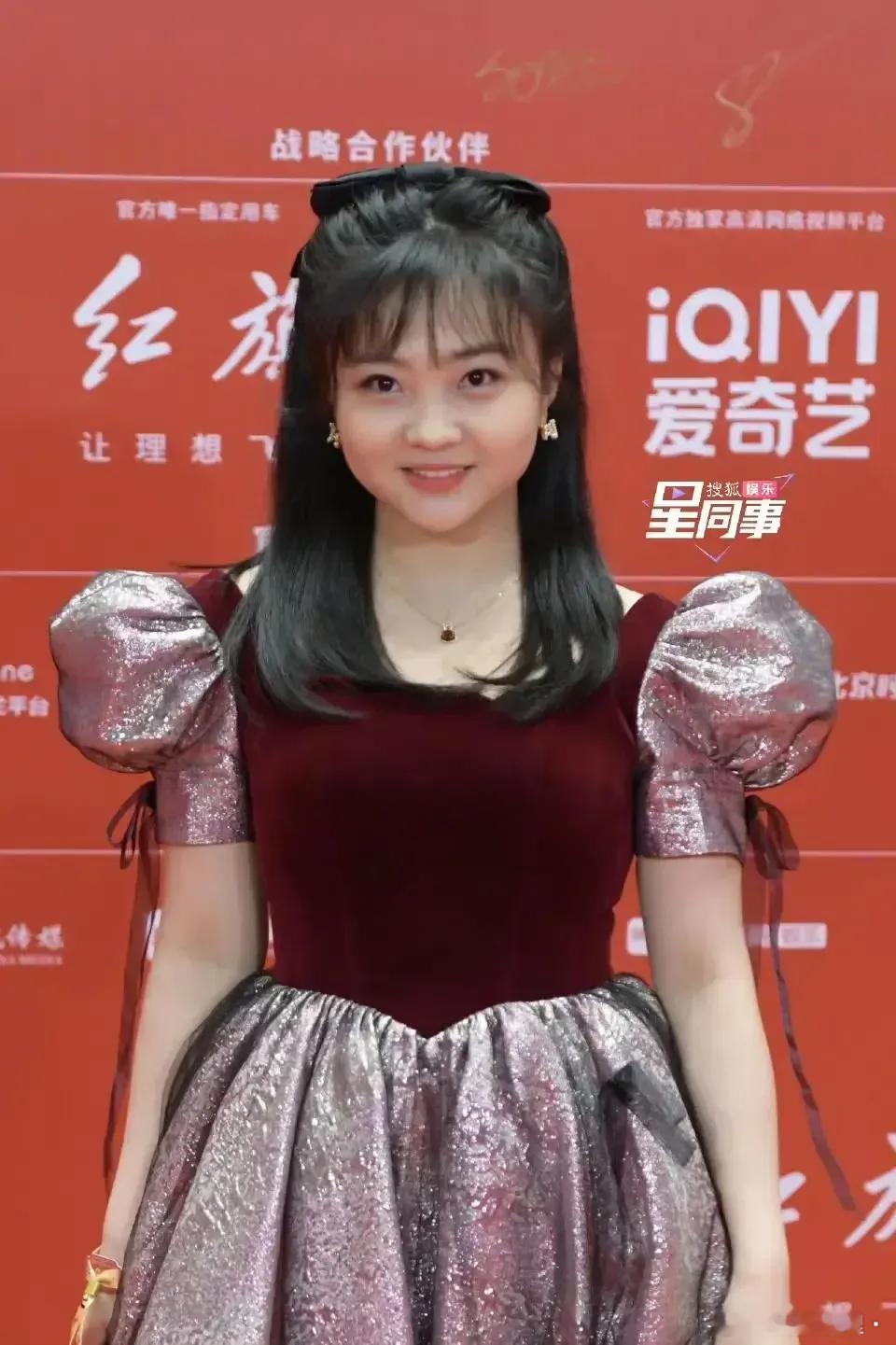 赵丽颖都得喊她“前辈”，童星出生，曾经火德一塌糊涂，原本应该前途一片光明，最起码