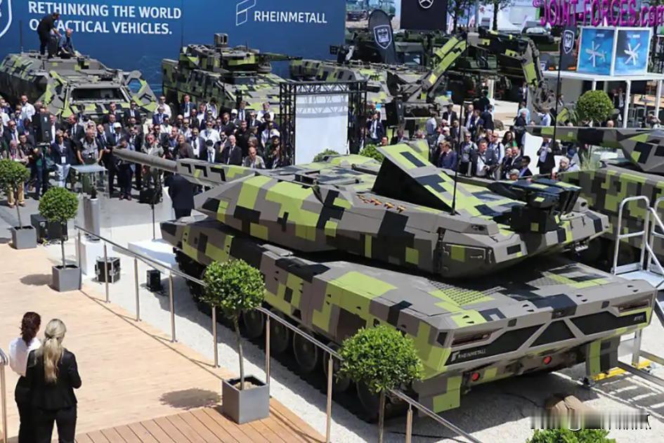 欧洲人对俄罗斯武器产能感到害怕。欧盟防务专员安德留斯·库比柳斯在接受德媒采访时称