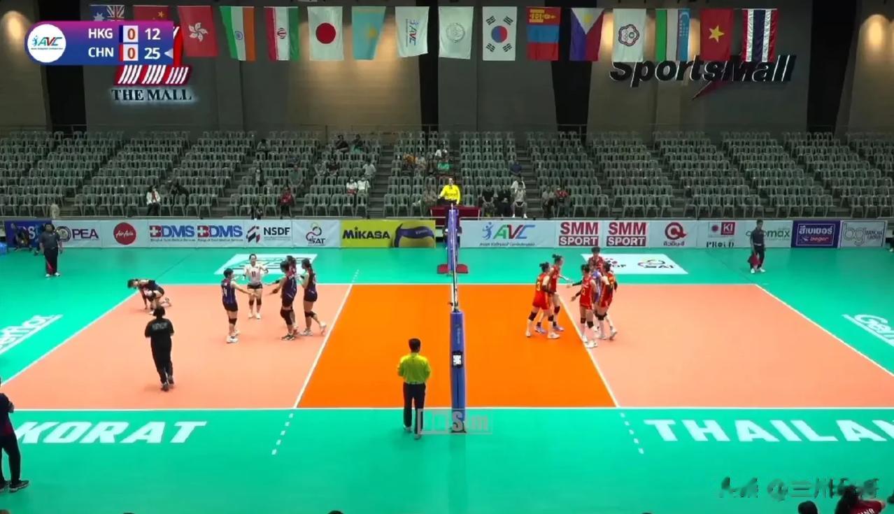 江苏女排两员大将领衔 
中国女排直落三局3:0大比分横扫香港女排
第一局:25: