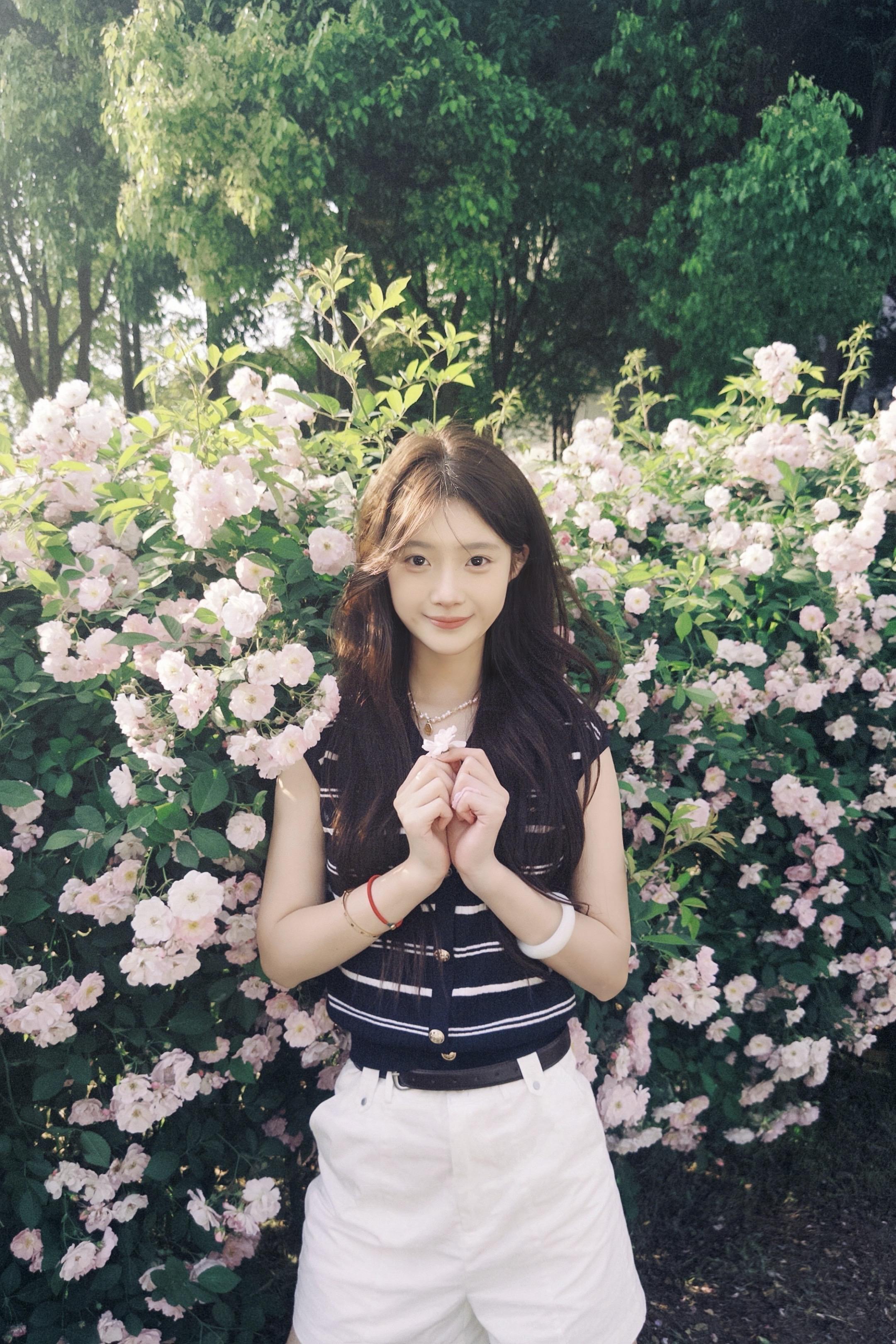 我与明媚的春🌸