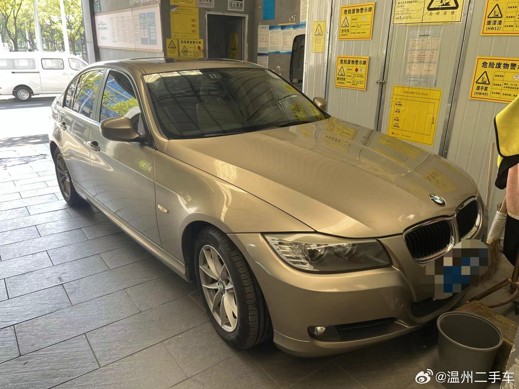 11年宝马318、一手8万公里、车况原版大部分原漆、价格2.2万 