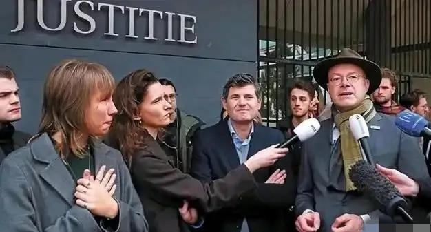 这一回中国可真要杀鸡给猴看了。中国实在忍无可忍，终于要杀鸡给猴看了，谁是这只鸡？