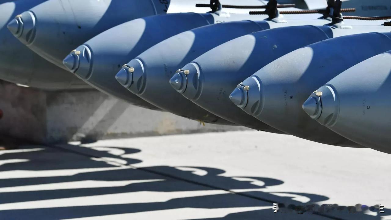 🇷🇺 ⚔🇺🇦 这架势俄罗斯要管饱管够啊!
‌俄罗斯冬季作战的优势‌:
严