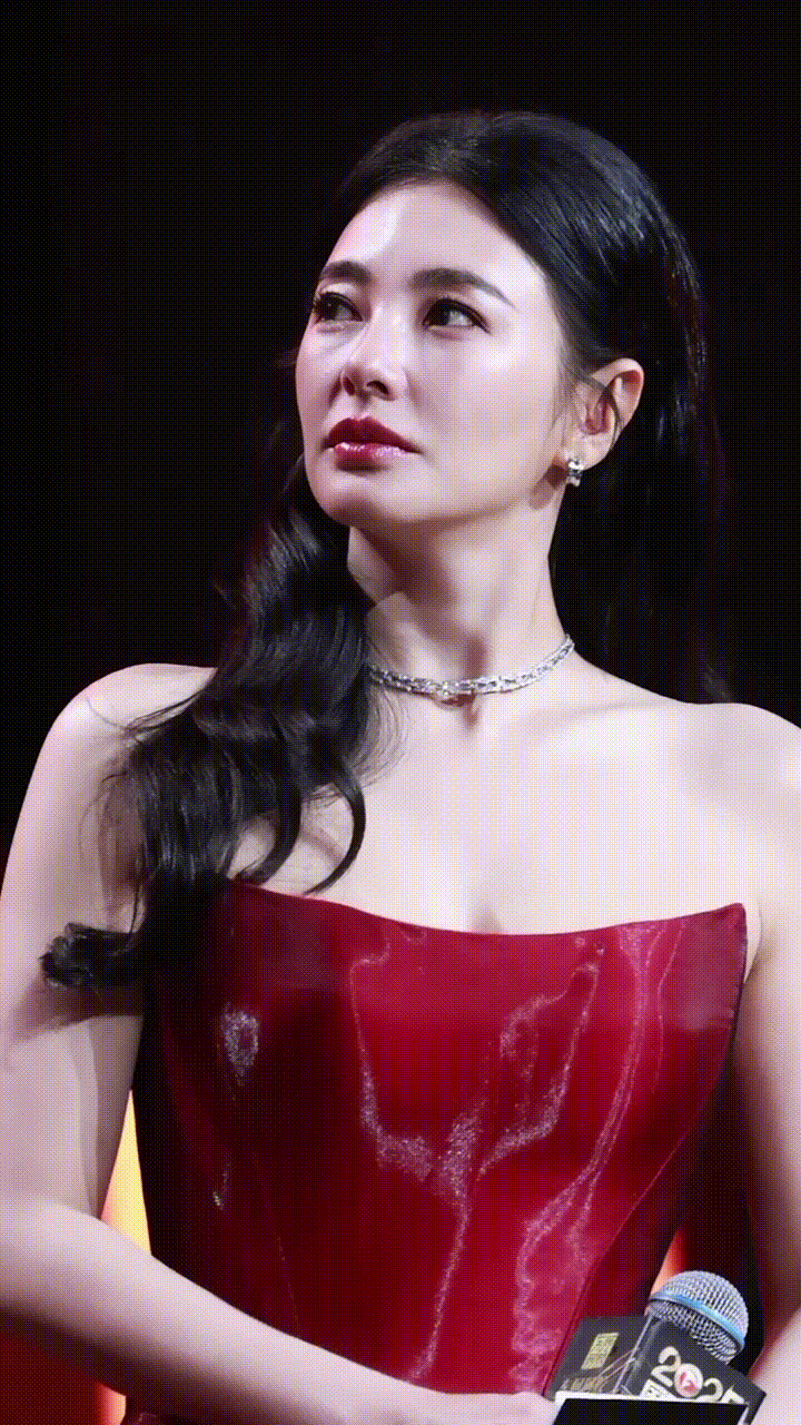 没认出来是张雨绮在昨天的国剧盛典等活动亮相时引发“第一眼没认出来”的相关讨论。我