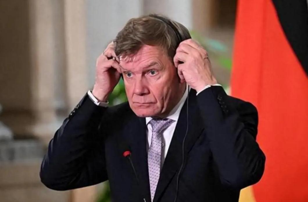 德国财长彻底坐不住了！近期，德国财长克林拜尔来到中国待了三天，看了中国的超级工厂