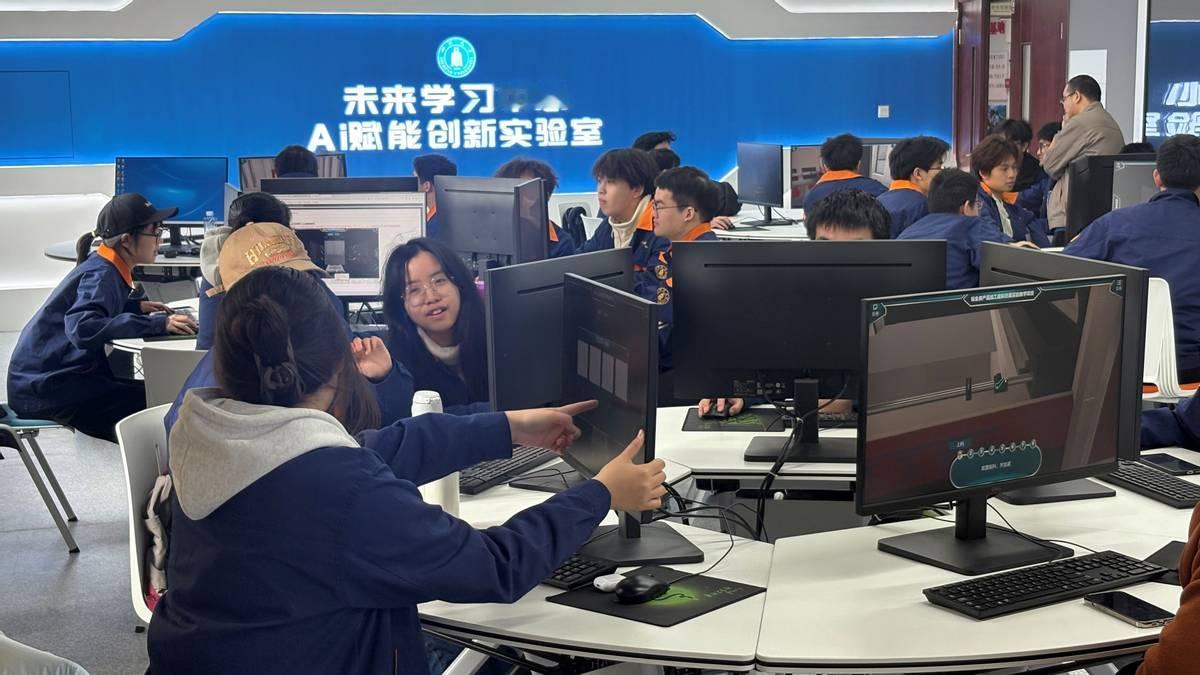 5月中旬，英伟达股价还在刷新历史新高，AI板块的狂欢似乎看不到尽头，但在另一个被