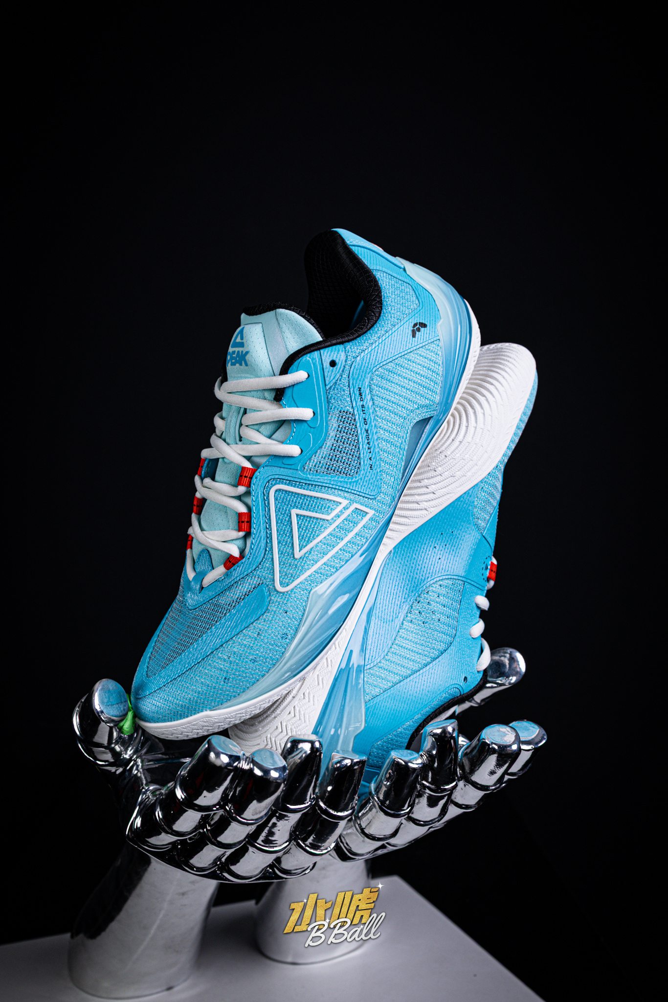 水唬开箱 Be water，my friend意思是，做我的水友吧这个配色既让人