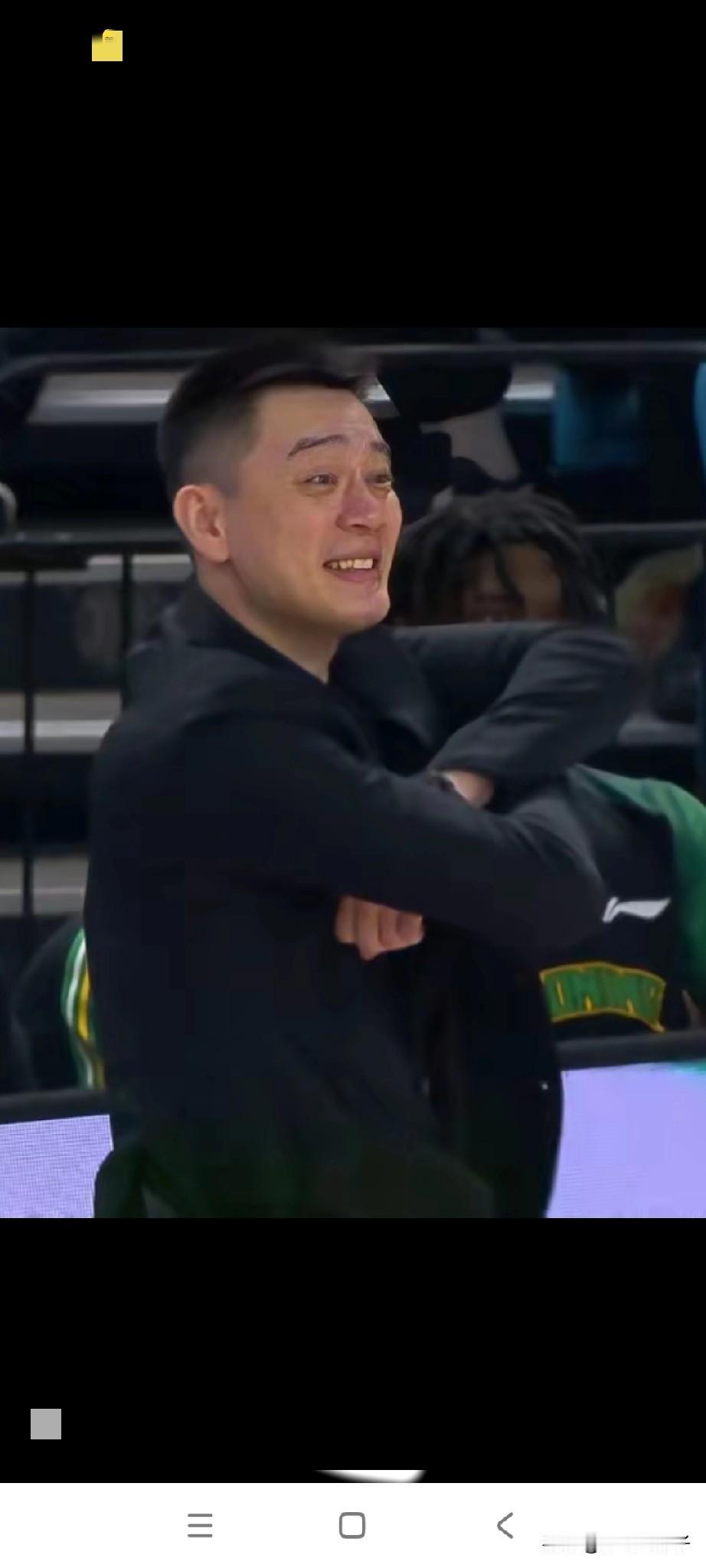 辽宁男篮与广州男篮打的乱成一锅粥，中俱杯小组就淘汰， 这种成绩，是辽宁队几十年从